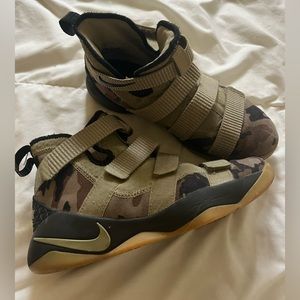 Nike basketball tennis shoes